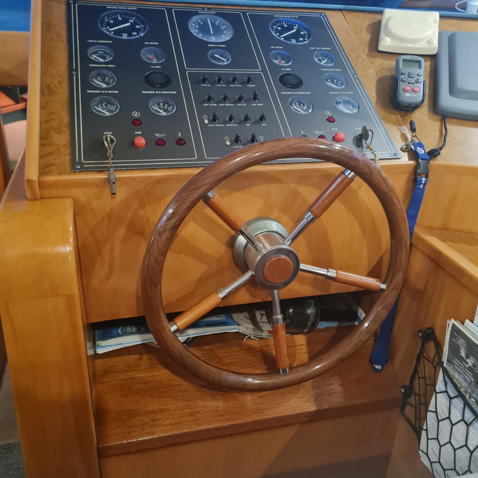 Nuit Insolite Bateau A Quai - Port Saint Louis Du Rhone 외부 사진